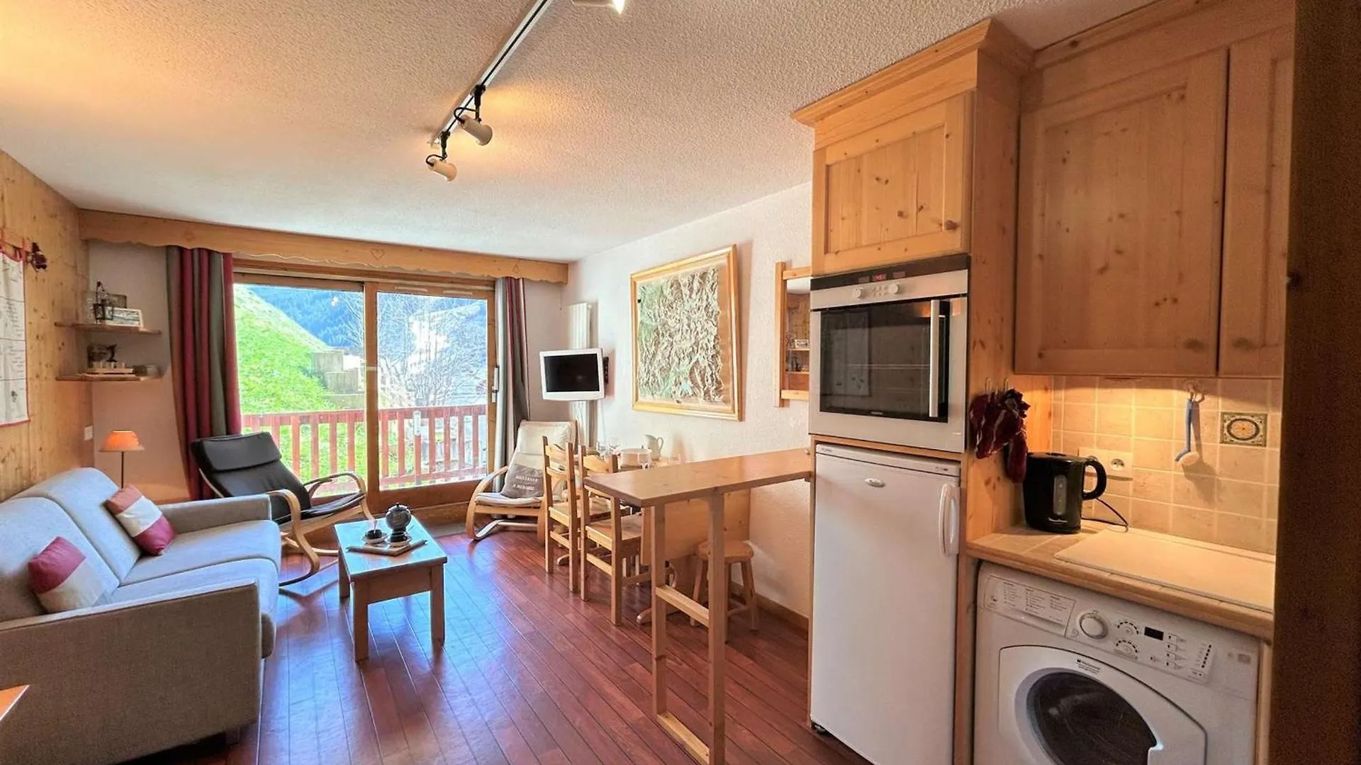 Appartement 2 Pieces, 5 Pers, Centre De Meribel, Proche Pistes, Balcon Sud - Fr-1-180-564 0*,  Fransa